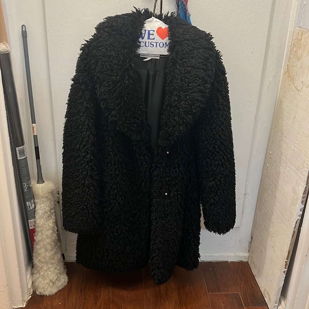 Bcbg faux fur black big winter coat silk lining size medium